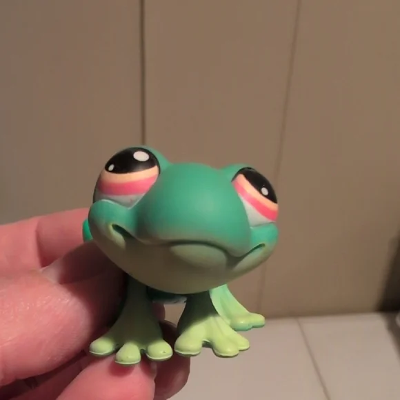 Green and Blue Reptile Figurine Set - Picture 8 of 13